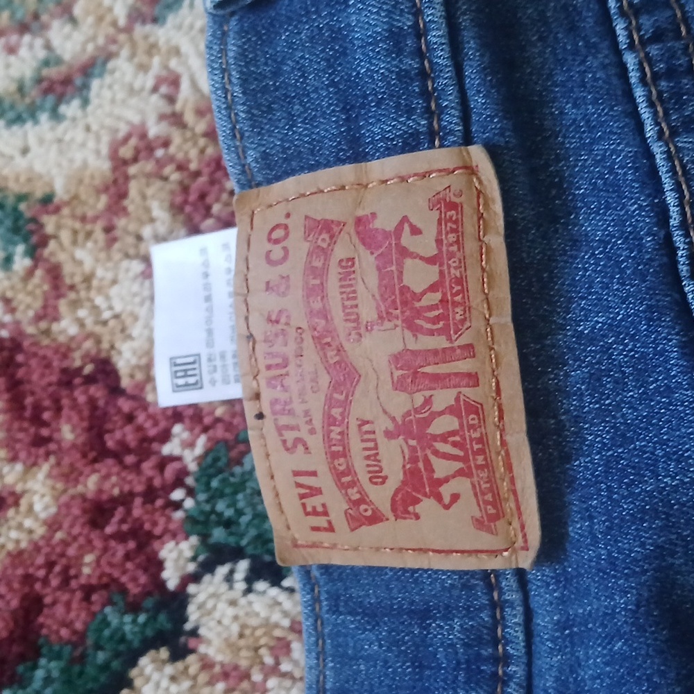 Levi's Blue Denim Women's Bermuda Shorts - Picture 4 of 6